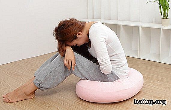 Hvad er præmenstruelt syndrom og hvorfor forekommer det?