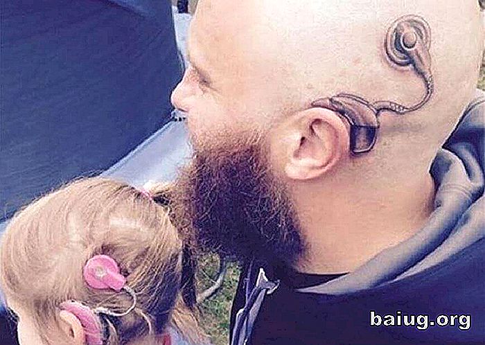 Il padre fa un tatuaggio così sua figlia non si sente diversa