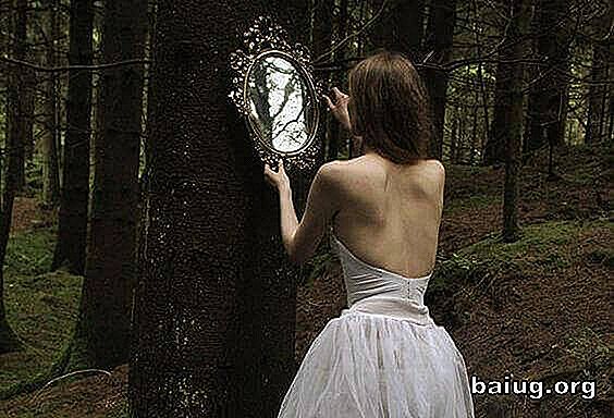 Om du letar efter någon som ändrar ditt liv, titta i spegeln